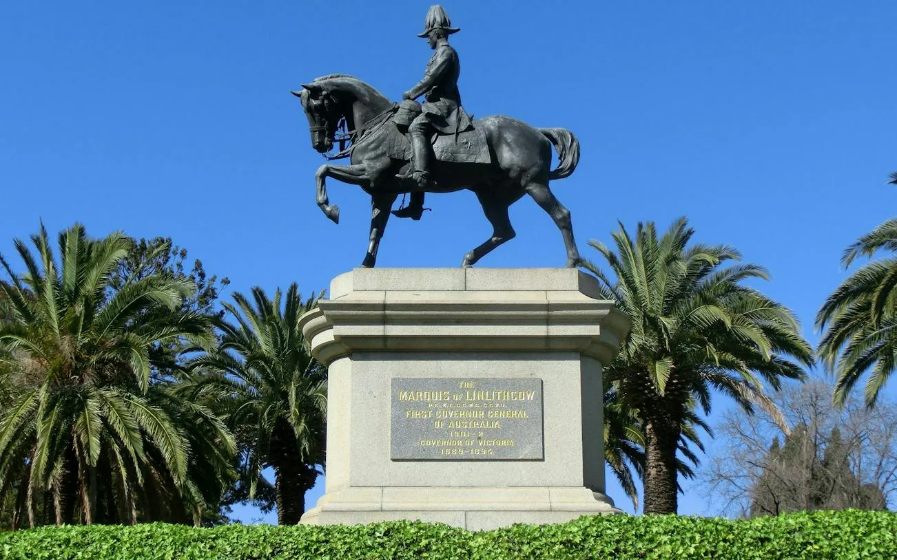 Equestrian statue of the Marquis of Linlithgow in Melbourne, surrounded by palm trees.