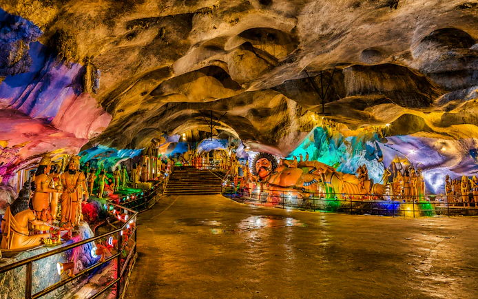 From Kuala Lumpur: Batu Caves Private Tour with Ramayana Cave Entry and Batik Factory Visit