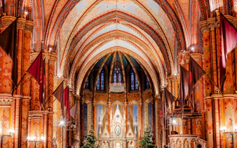 private rundgang durch das burgviertel von buda mit schnelleinlass in die matthiaskirche-3