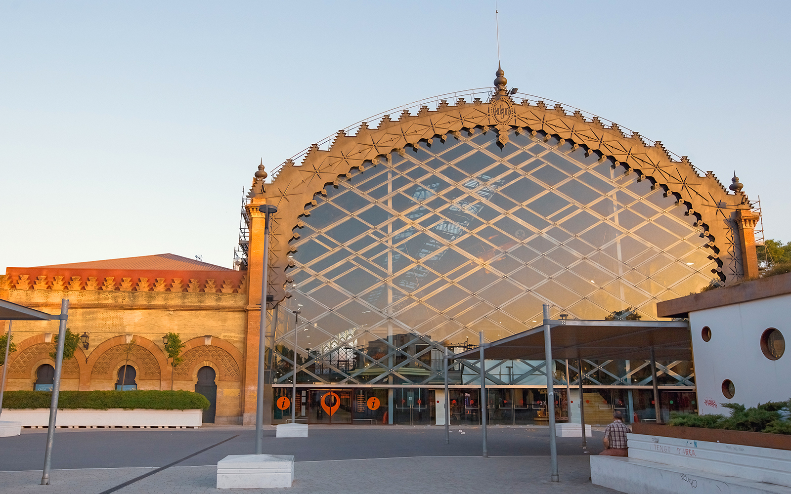 Bahnhof Plaza de Armas