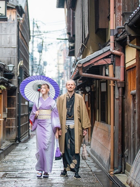 Guests in traditional kimonos walking in a Kyoto street after visiting a kimono rental.