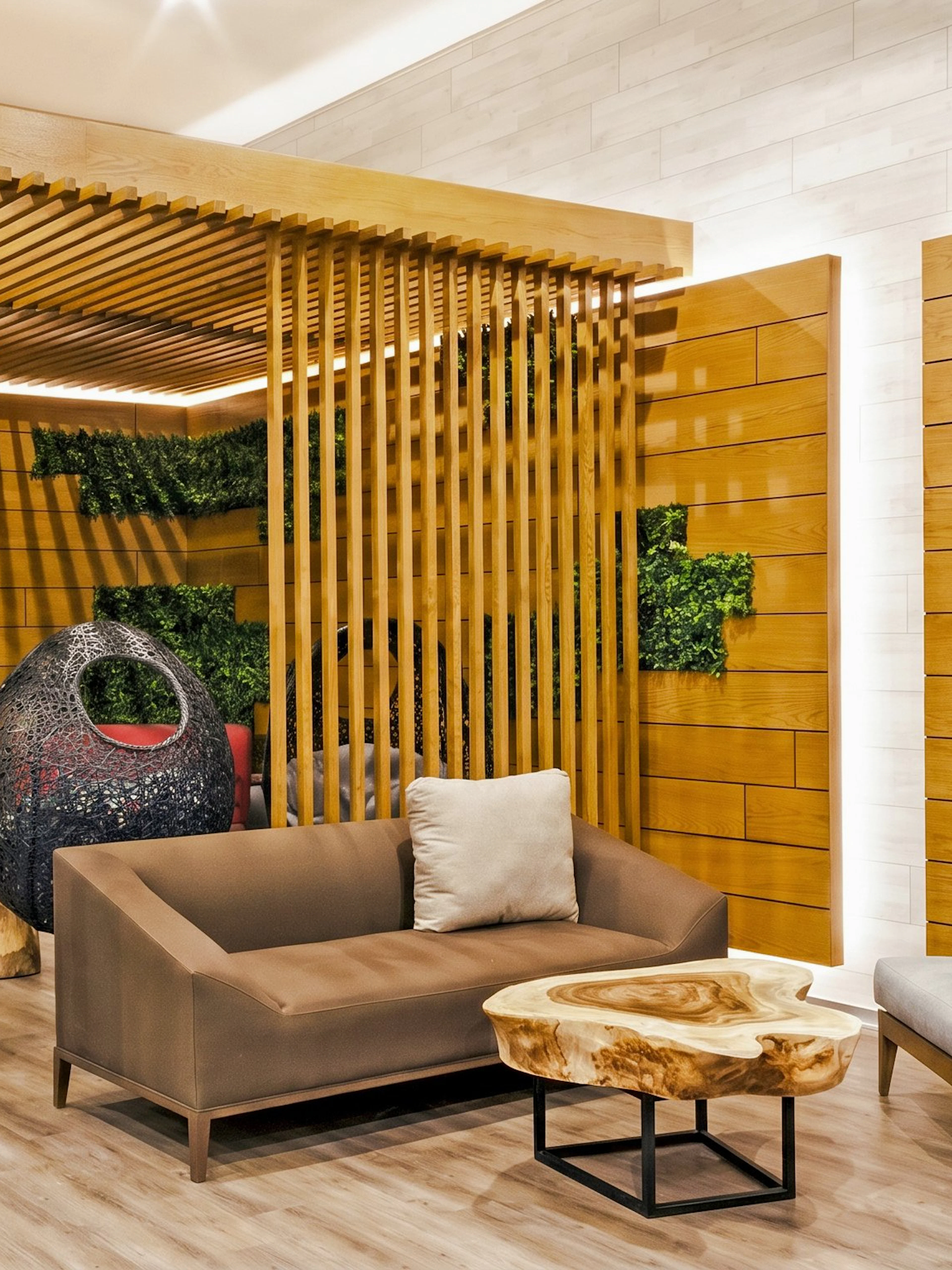 Rest area seating with wooden decor at MERA Business Lounge, Terminal 3, Cancún International Airport.