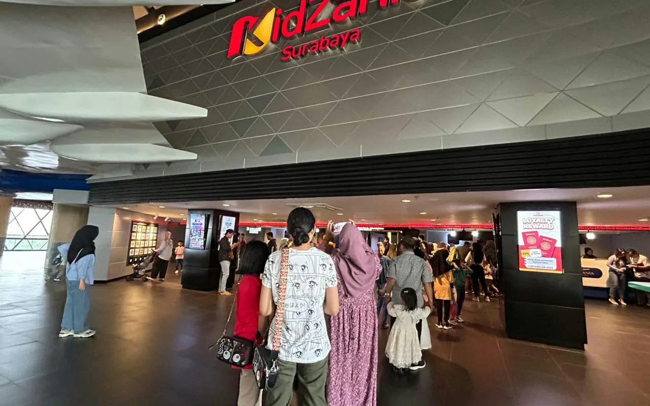 Visitors entering KidZania Surabaya, Dubai, during the weekend low season.