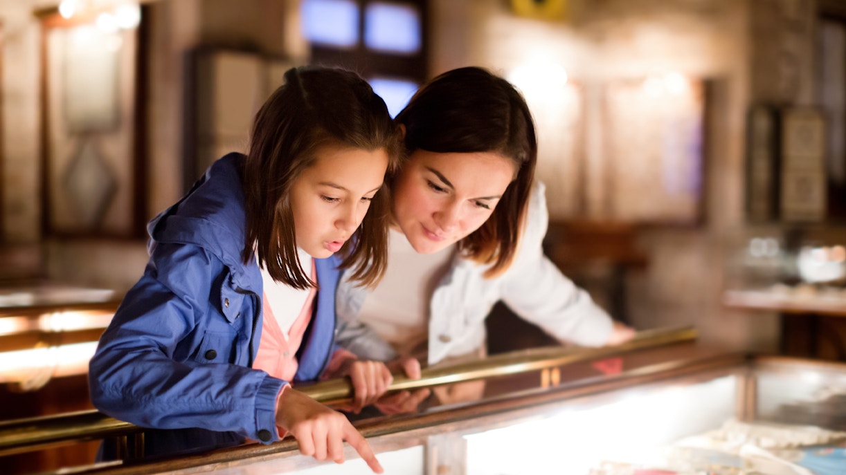children in museum