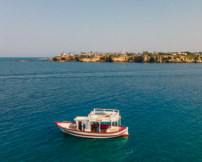 From Syracuse: Ortigia Island an Sea Caves Boat Tour