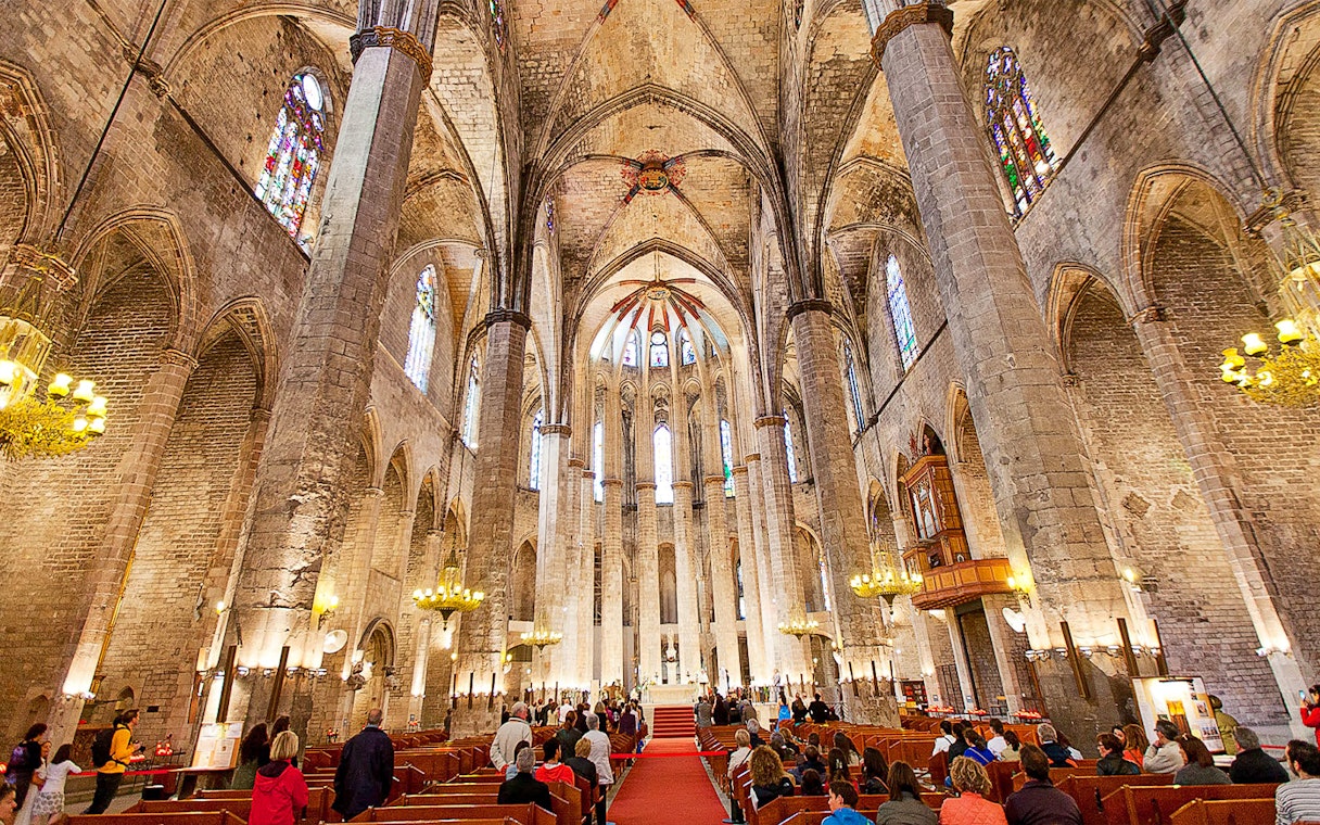 Interior of Santa Maria del Mar with visitors on a guided tour, Barcelona.