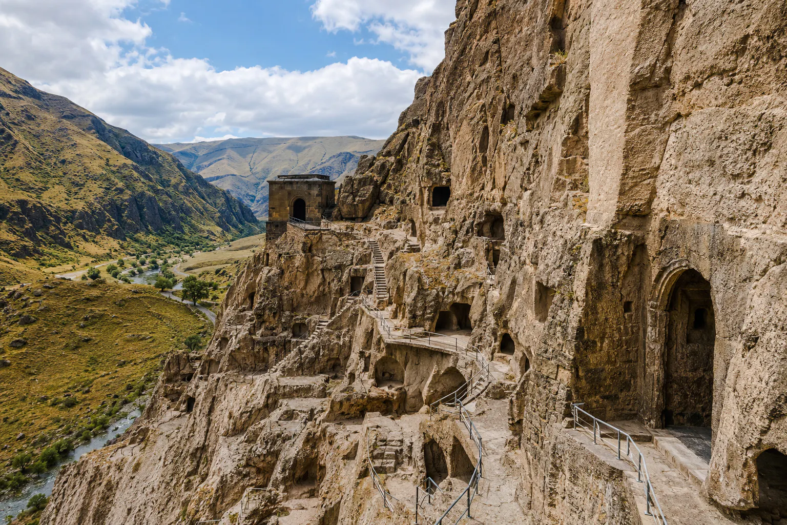 à partir de tbilissi : excursion guidée d'une journée à borjomi, au château de rabati et aux grottes de vardzia-1