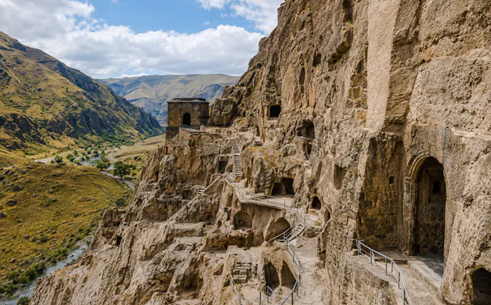 à partir de tbilissi : excursion guidée d'une journée à borjomi, au château de rabati et aux grottes de vardzia-1