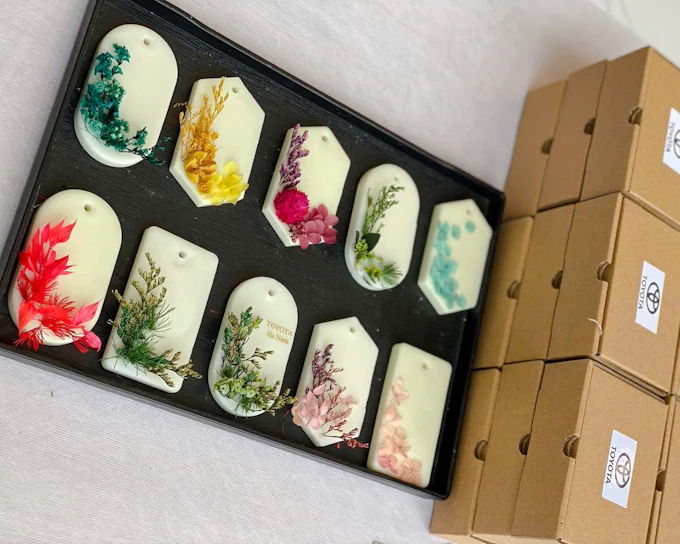 Create Your Own Floral Wax Sachet: A Scented Touch of Nature