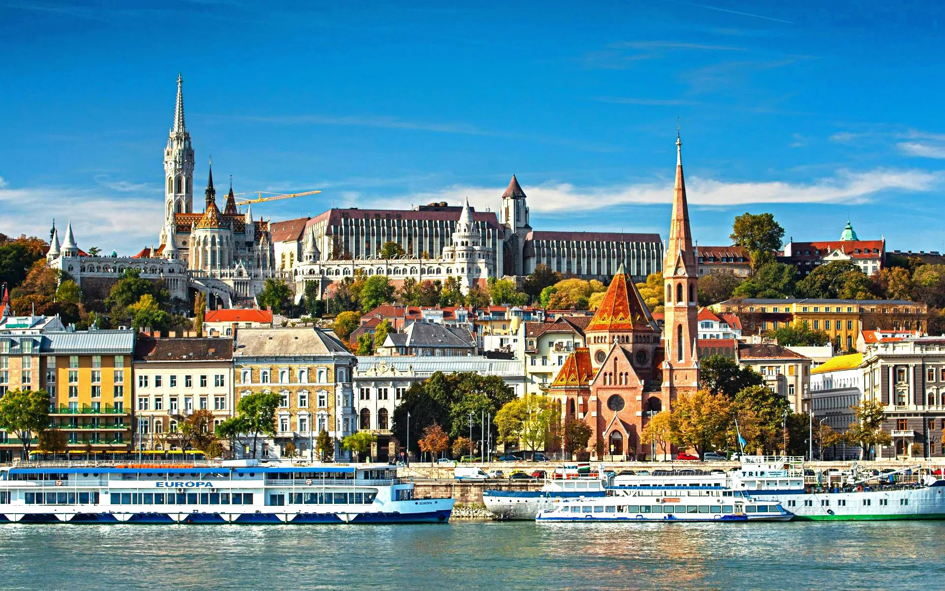 Matthias Church and Fisherman's Bastion with historic buildings in Budapest.