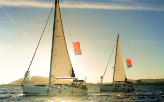 crucero al atardecer en velero en grupo pequeño con bebidas y tapas-1