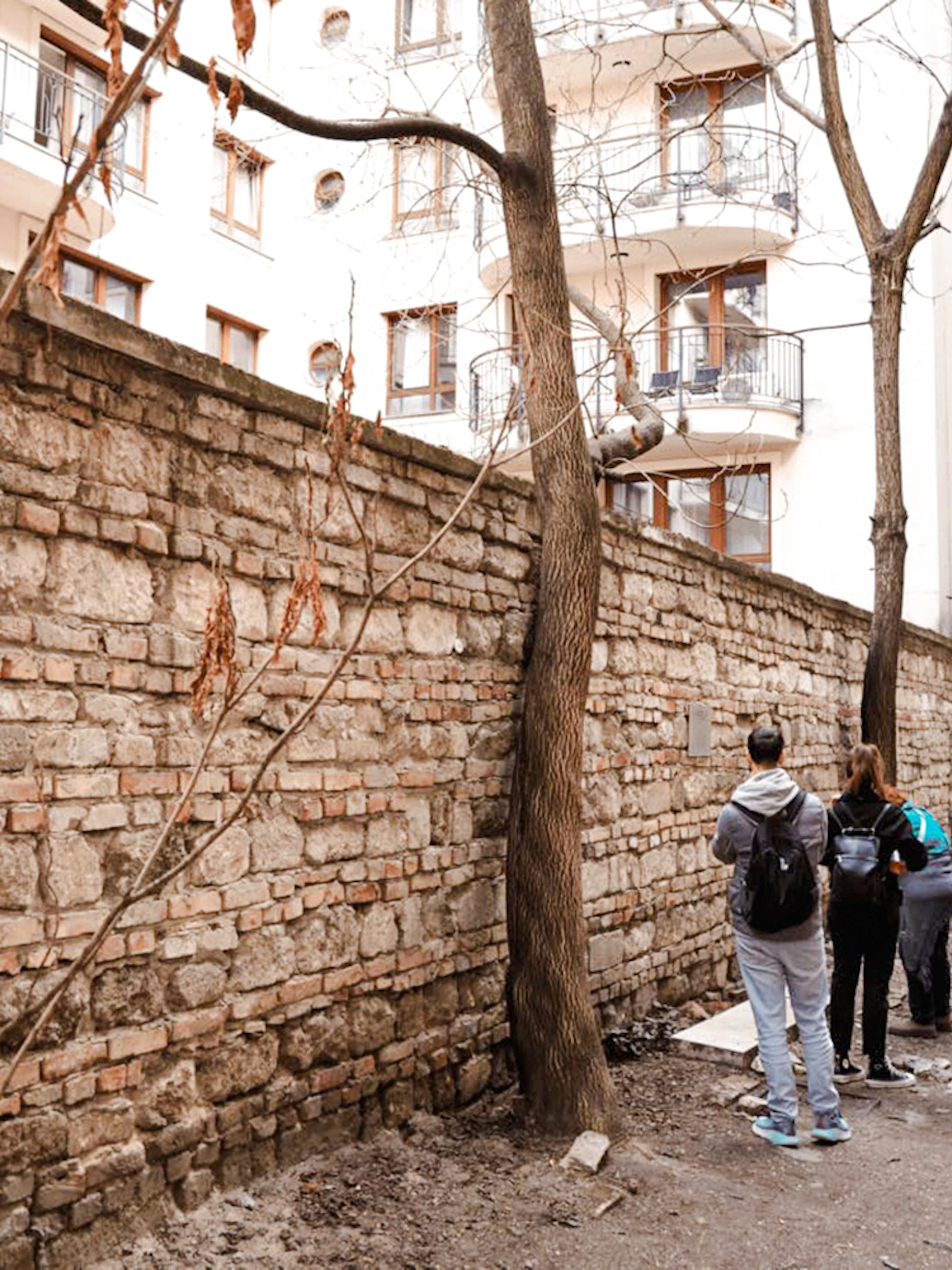 budapest: jewish quarter & ghetto wall memorial guided tour-1