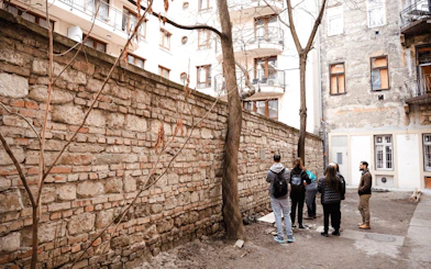 Budapest: Jewish Quarter & Ghetto Wall Memorial Guided Tour