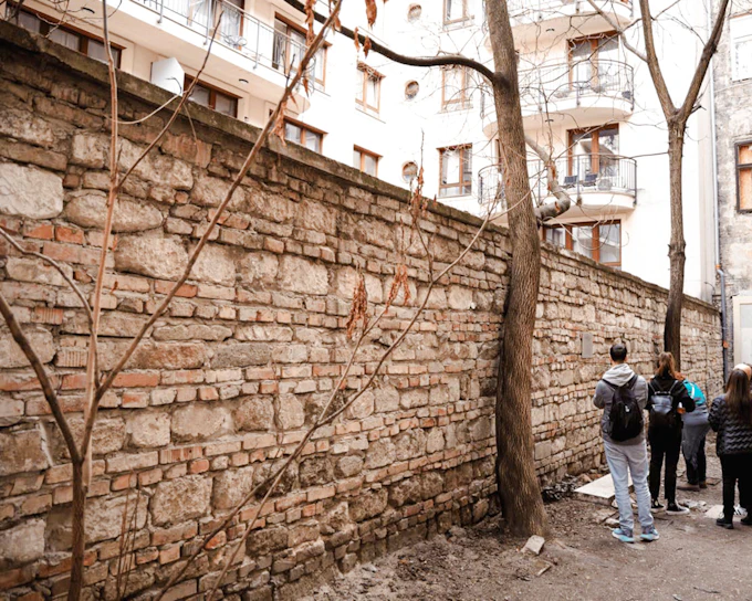 Budapest: Jewish Quarter & Ghetto Wall Memorial Guided Tour
