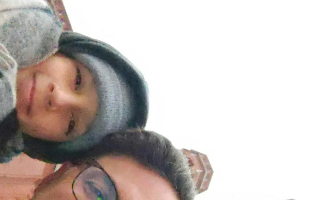 Two people bundled up in winter clothing during a Berlin Christmas treasure hunt.