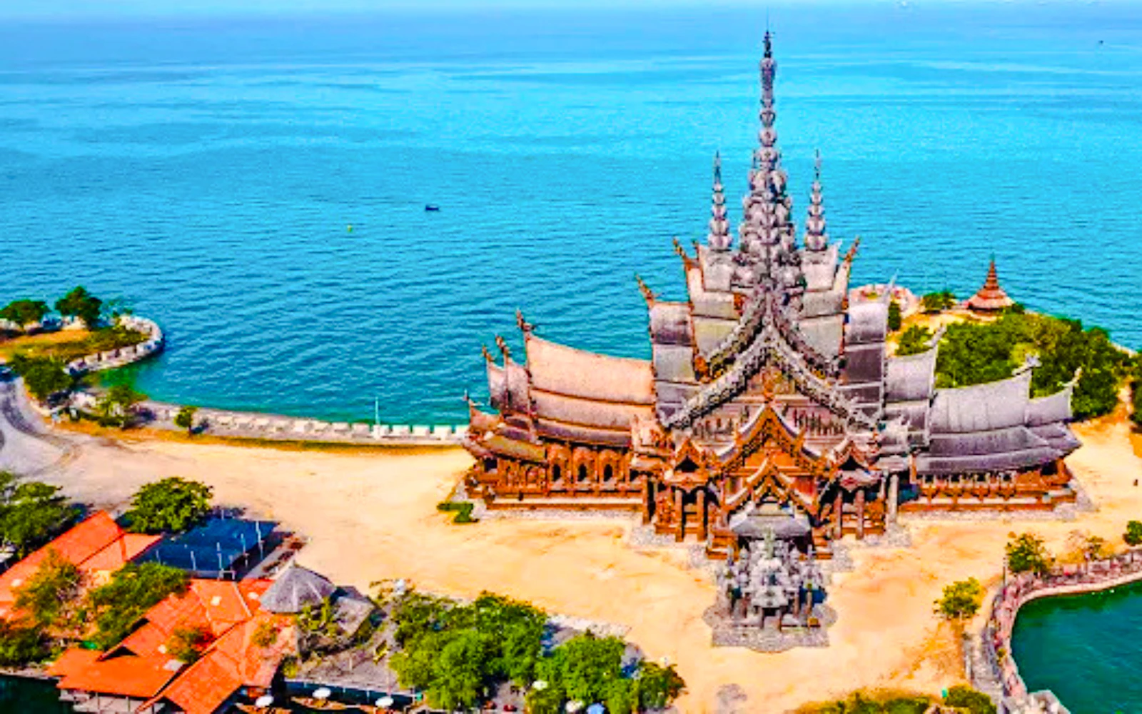 From Bangkok: Pattaya Private Van Charter with Sanctuary of Truth and Floating Market