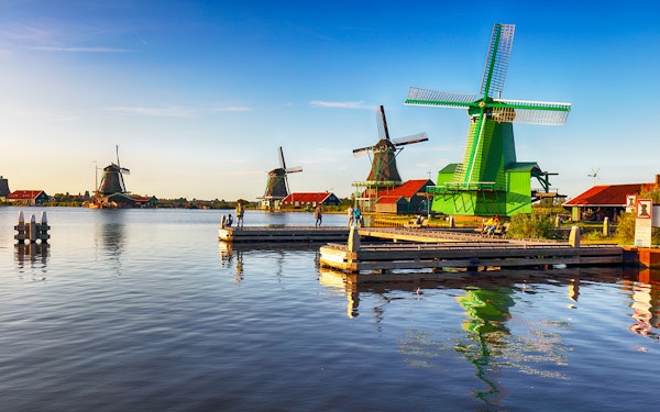 From Amsterdam: Giethoorn and Zaanse Schans Windmills Day Trip
