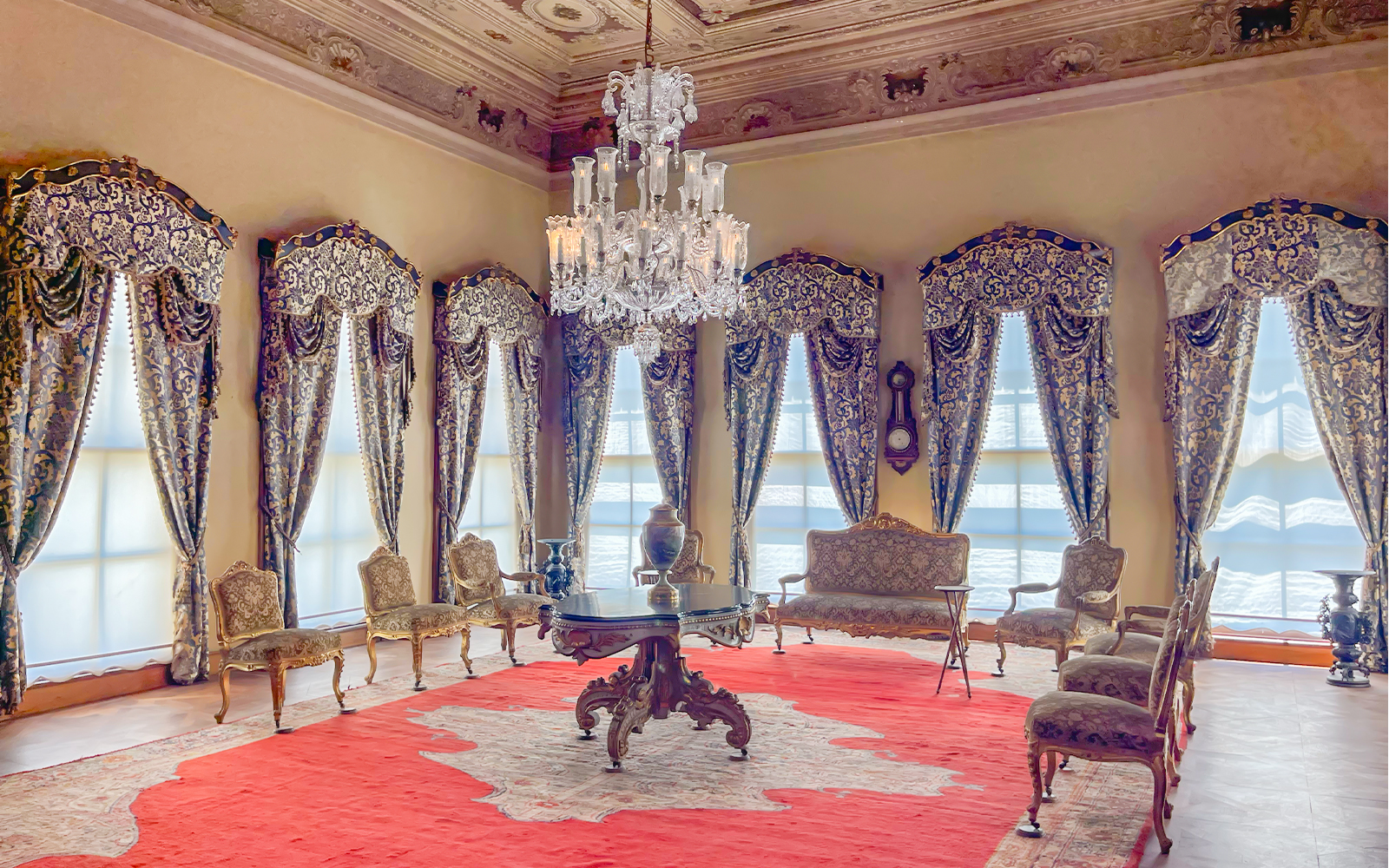 Dolmabahce Palace architecture & design