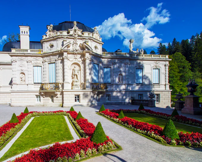 Private Guided Tour of Neuschwanstein & Linderhof Castle Grounds from Munich