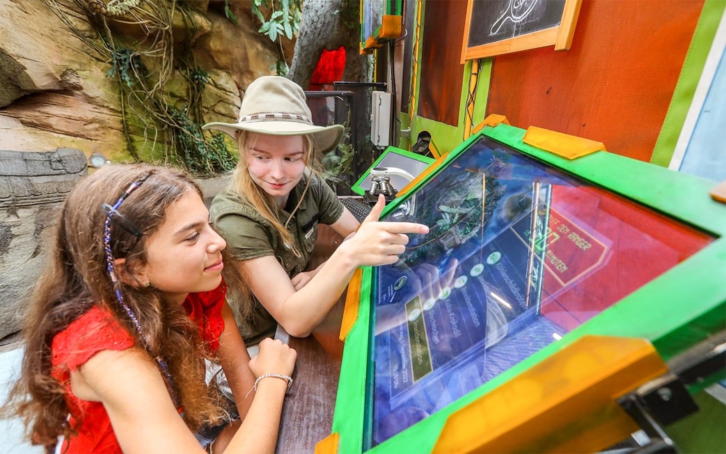 Ranger explaining insects to a child at the tropical greenhouse in Sea Life Hannover.