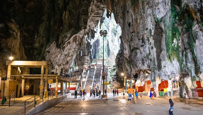 Water and cave design features