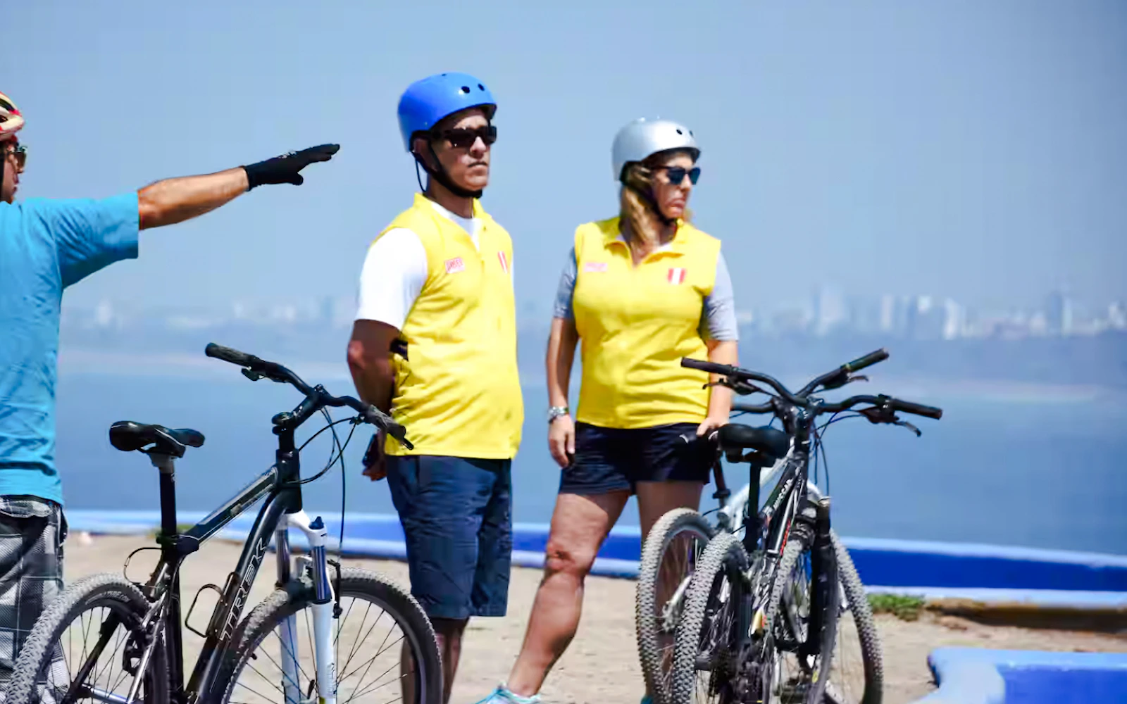 Lima City Bike Tour: El Olivar, Parque del Amor & Barranco Art District