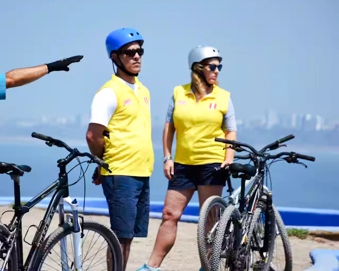 Lima City Bike Tour: El Olivar, Parque del Amor & Barranco Art District