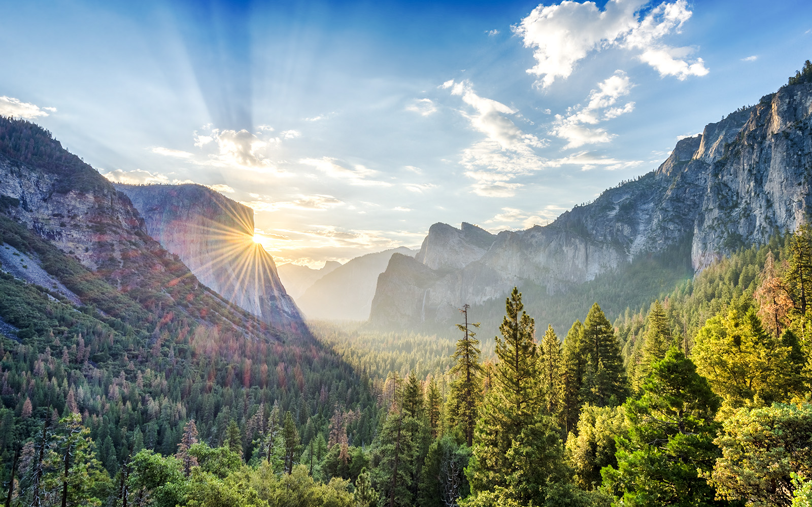 Sunrise over Yosemite Valley from Tunnel View, highlighting El Capitan and Half Dome.