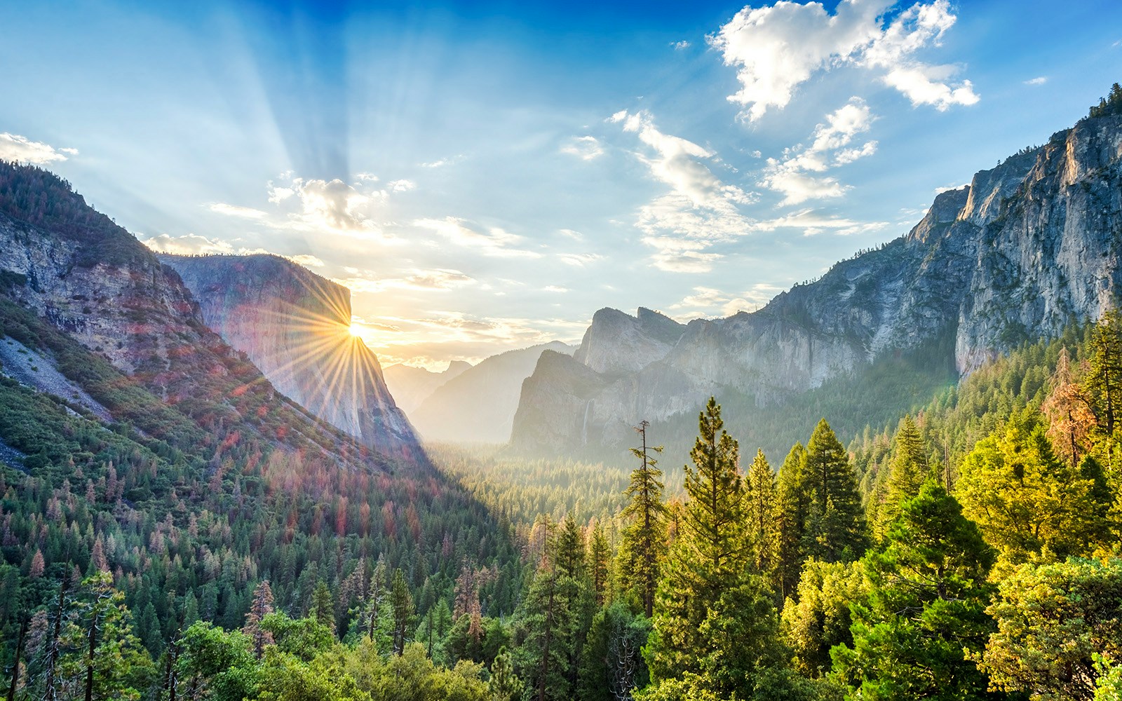 Sunrise over Yosemite Valley from Tunnel View, highlighting El Capitan and Half Dome.