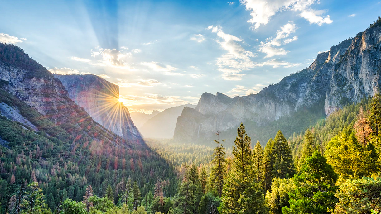 Sunrise over Yosemite Valley from Tunnel View, highlighting El Capitan and Half Dome.