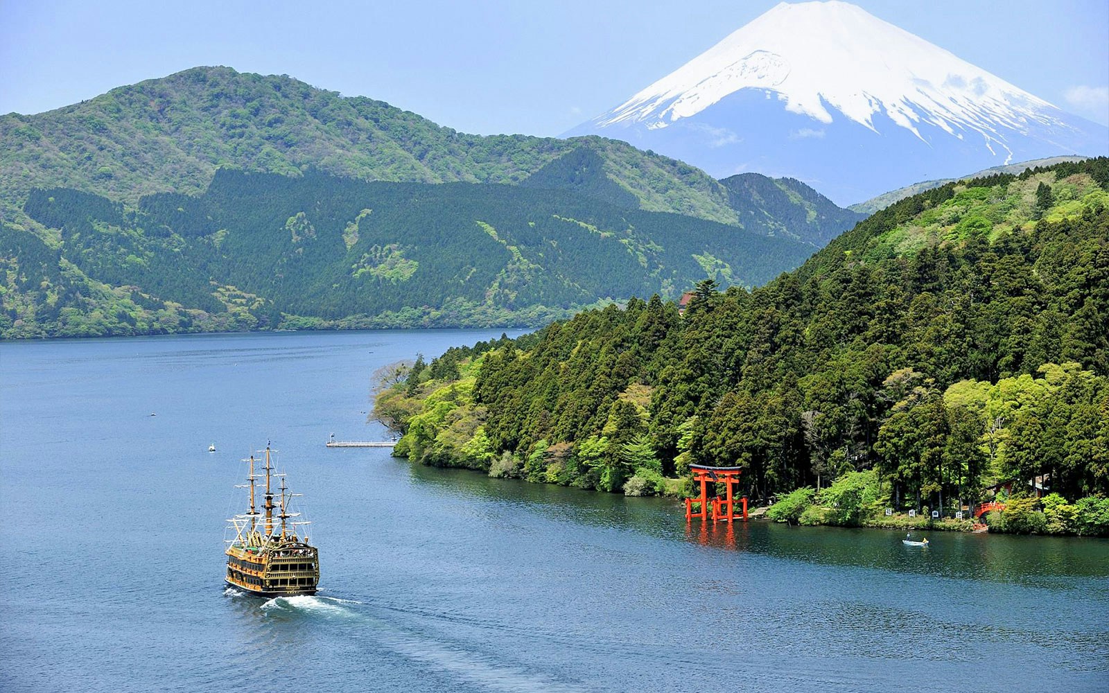 Pirate ship on Lake Ashi with Mount Fuji and torii gate in the background.