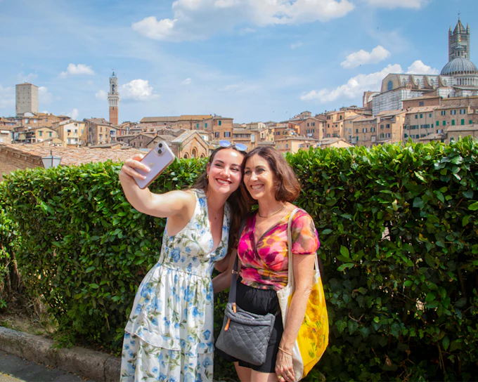 SEMI PRIVATE TUSCANY GRAND TOUR – Best of Siena, San Gimignano, Chianti and Pisa
