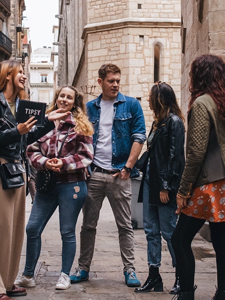 Group enjoying a guided walking tour in a historic Barcelona street.