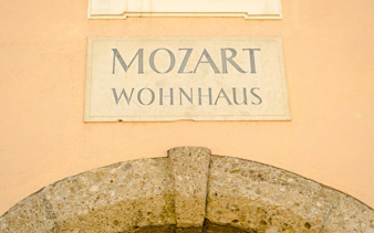 tour pelo centro histórico de salzburgo sem fila na casa de nascimento de mozart-6