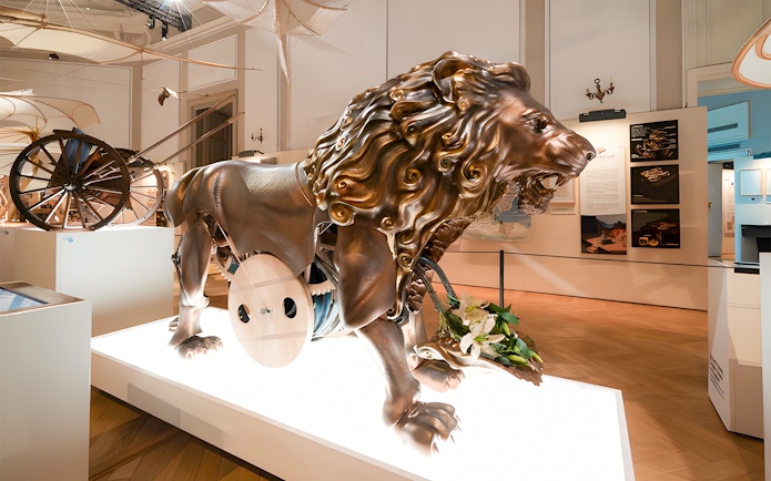Mechanical lion exhibit at Leonardo3 Museum, Milan.