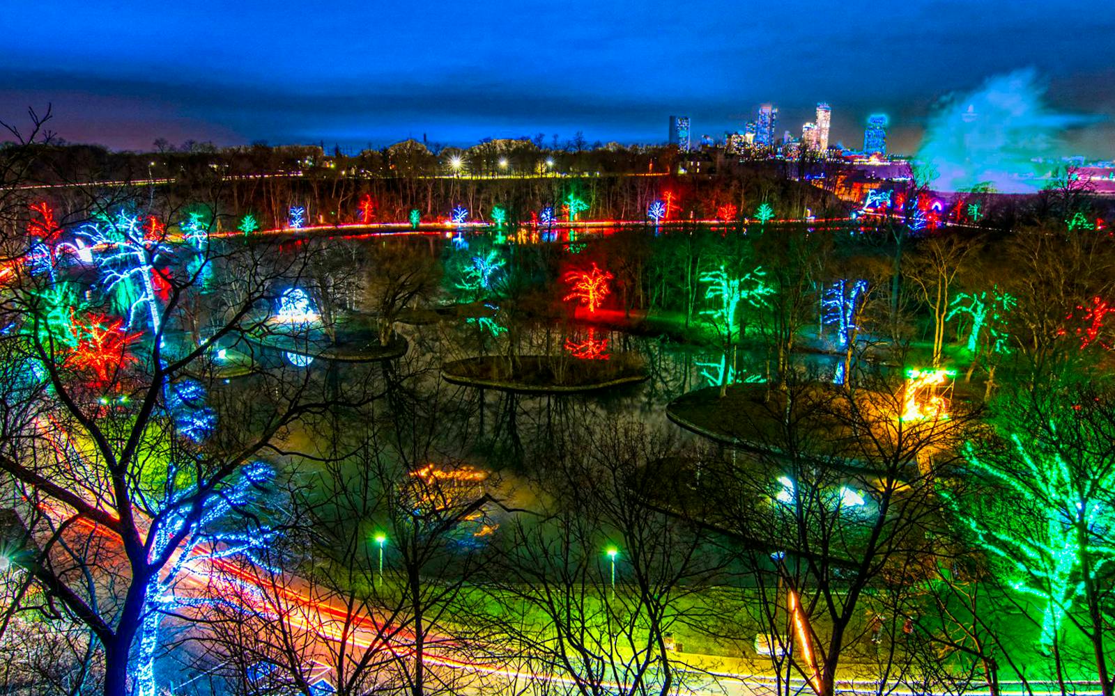 Niagara Festival of Lights Tour from Toronto | Optional Journey