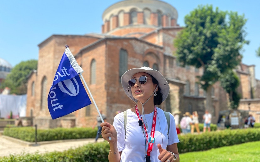 Tour guide leading a group at Topkapi Palace Museum, Istanbul, with skip-the-line access.