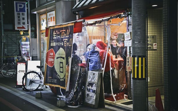 Visitors enjoying a local eatery during a guided tour of Kyoto's lanes and lanterns.