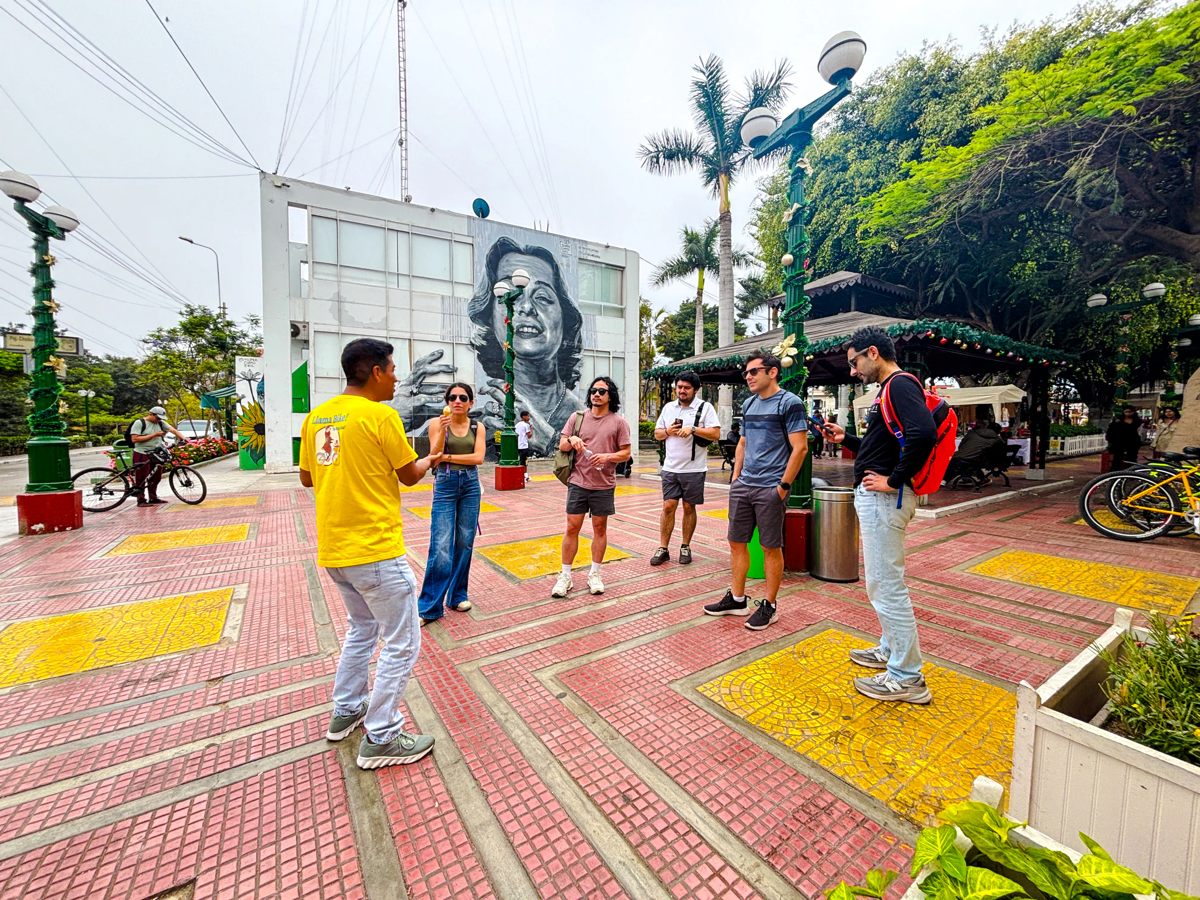 Lima Guided Downhill Bike Tour: Morro Solar, Barranco and Miraflores Image 6
