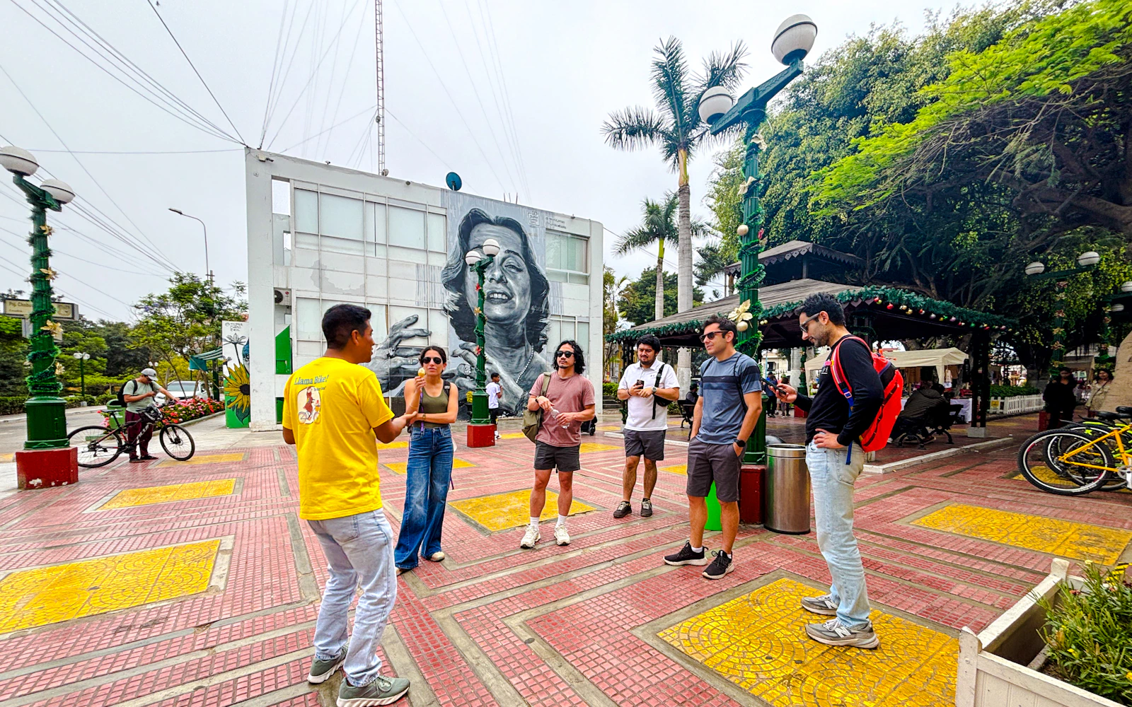 Lima Guided Downhill Bike Tour: Morro Solar, Barranco and Miraflores Image 6