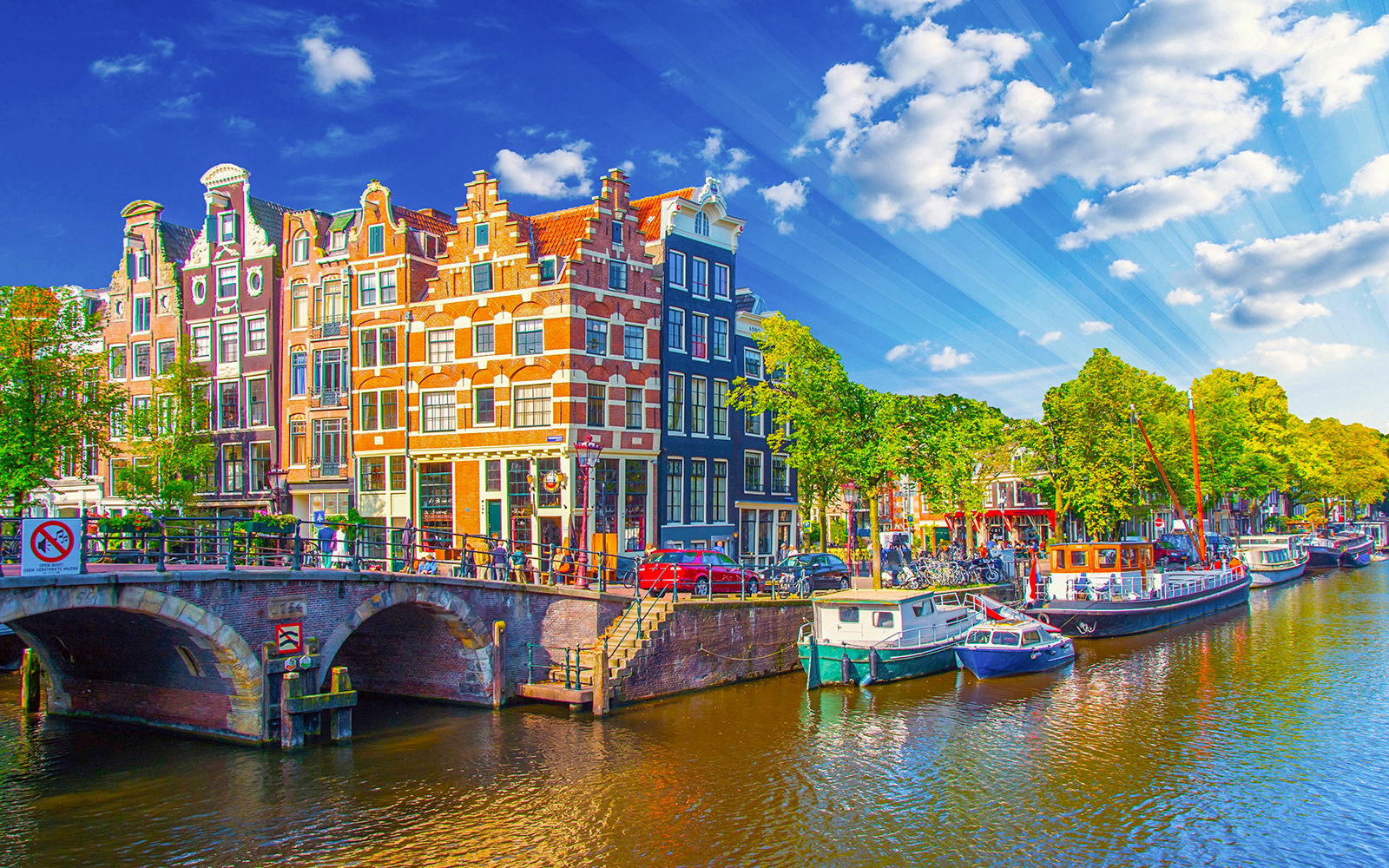 Here’s how you should plan your trip if you are visiting Amsterdam on a budget