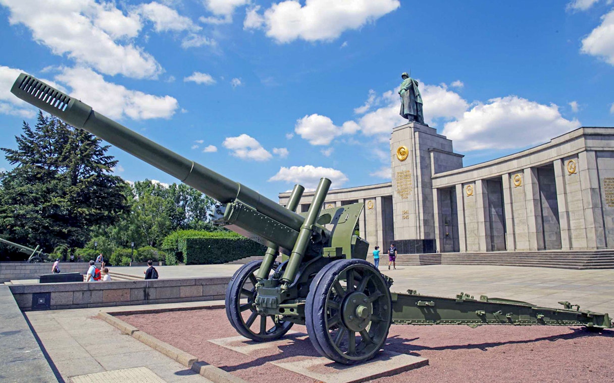 Soviet War Memorial with artillery in Berlin during WWII and Third Reich tour.