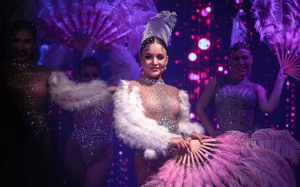 Cabaret dancers with feather fans performing at La Scène Dinner Show in Prague.