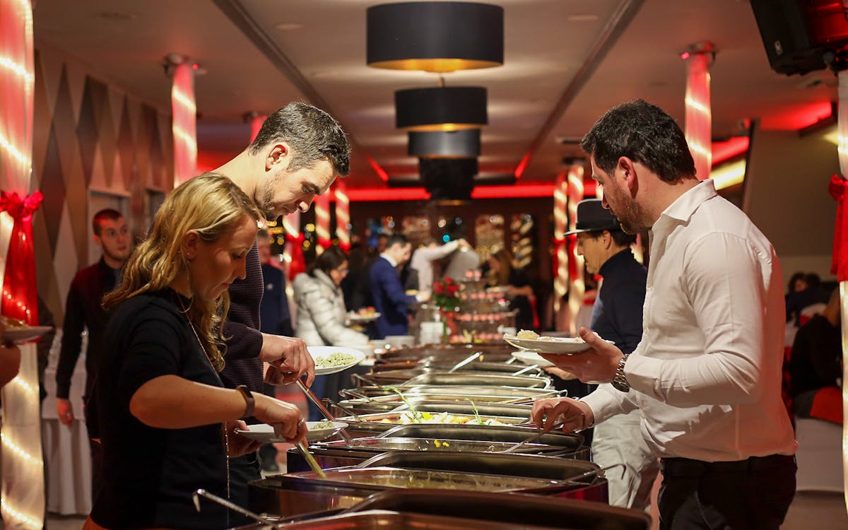 budapest: evening dinner cruise & live music-6 budapest: evening dinner cruise & live music-6
