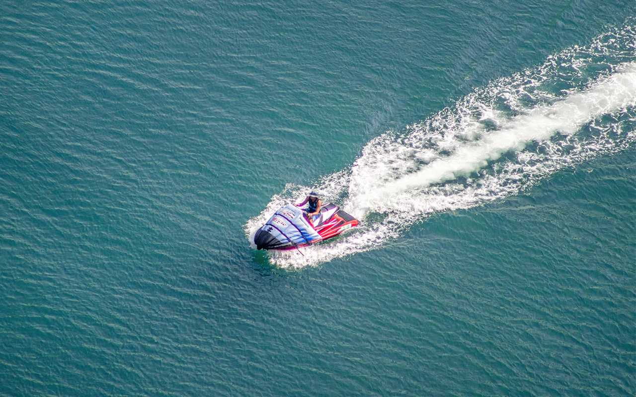 Forfait anniversaire en mer : Location de 3 h d'un yacht de luxe depuis la marina de Dubaï — 8
