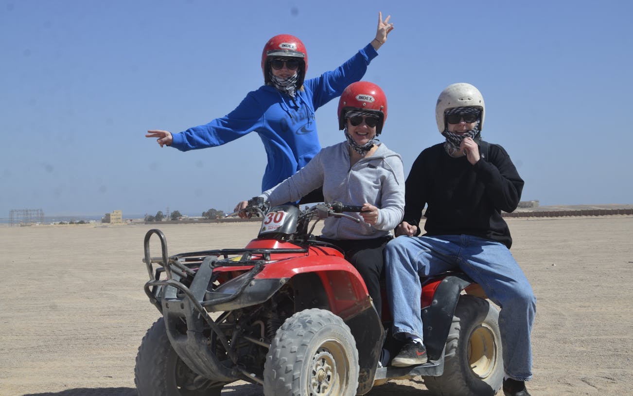 aventura no deserto em quadriciclo premium e passeio de camelo - hurghada-3
