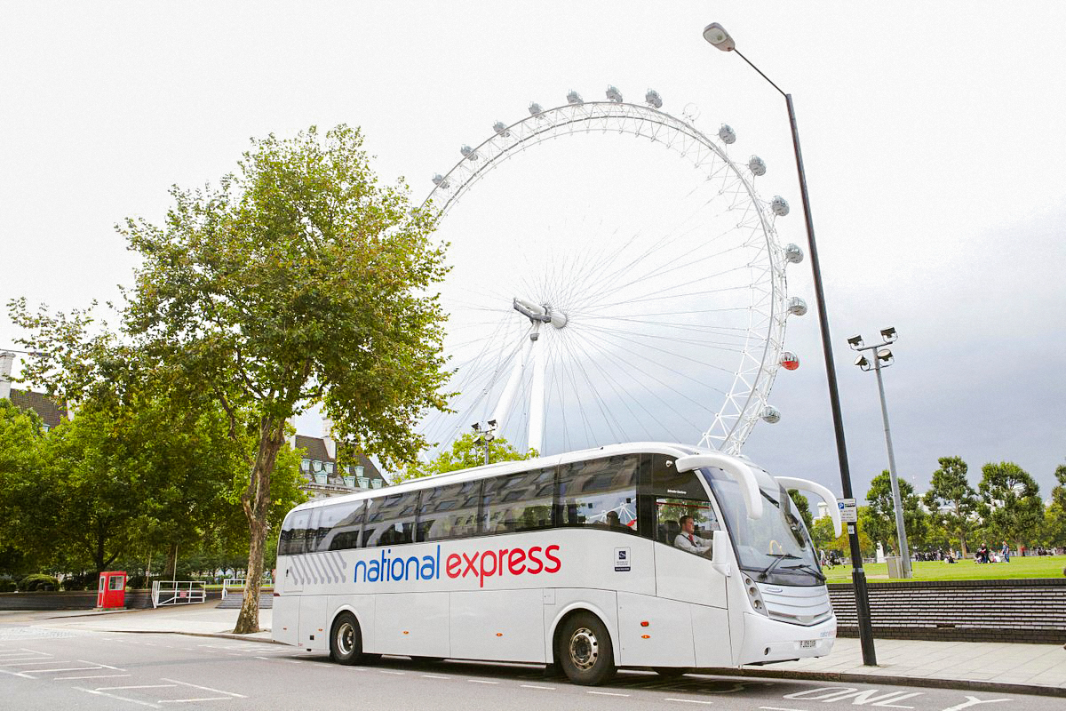 Bus at London Eye for transfers to Victoria Station.