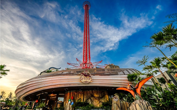 Wide angle view of SkyFlyer ride at Asiatique Bangkok with clear sky backdrop.