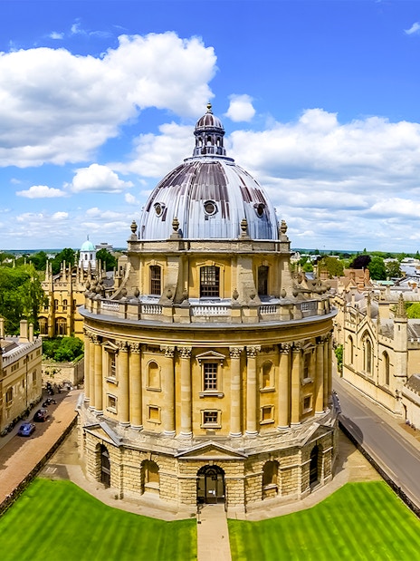 Radcliffe Camera dome and surrounding Bodleian Library buildings in Oxford, England.