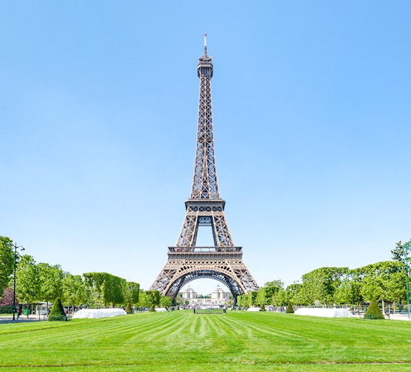 Eiffel Tower with surrounding gardens during day trips in France.